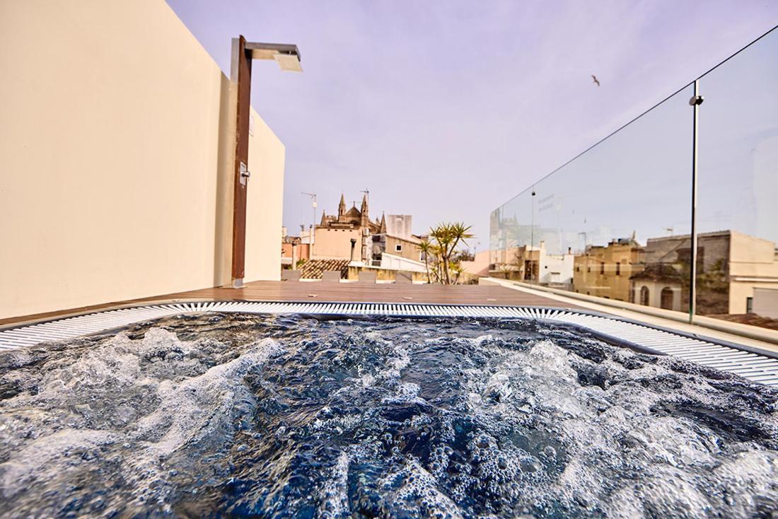 Bo Hotel Palma المظهر الخارجي الصورة Hot tub on the rooftop